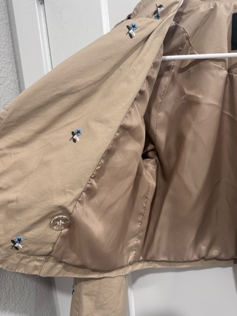 7 For All Mankind Beige Cropped Embroidered Trench Jacket - Picture 4 of 4